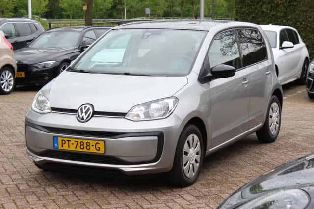 Volkswagen Up! (2017) thumbnail 6