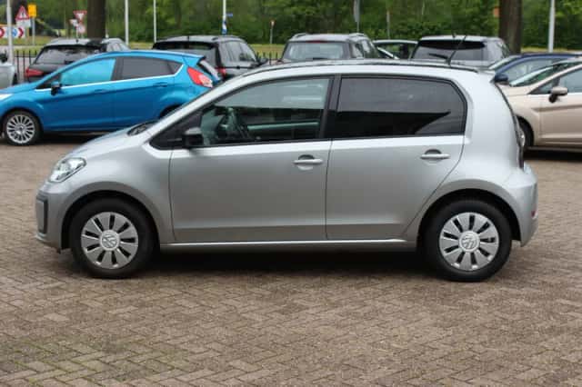 Volkswagen Up! (2017) thumbnail 7