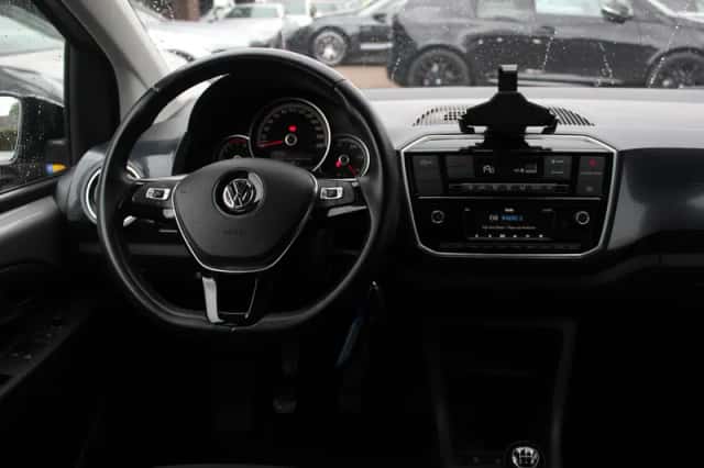 Volkswagen Up! (2017) thumbnail 9