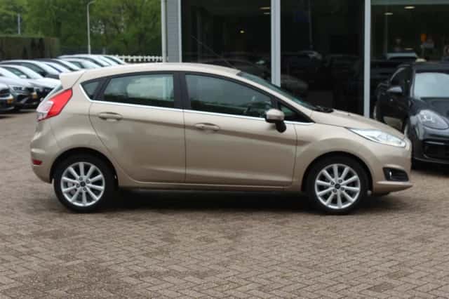 Ford Fiesta (2017) thumbnail 5