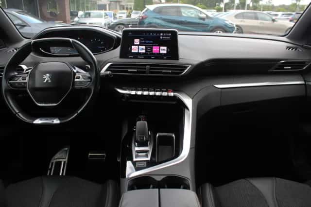 Peugeot 3008 (2017) thumbnail 2
