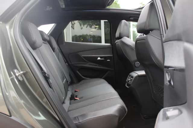 Peugeot 3008 (2017) thumbnail 12
