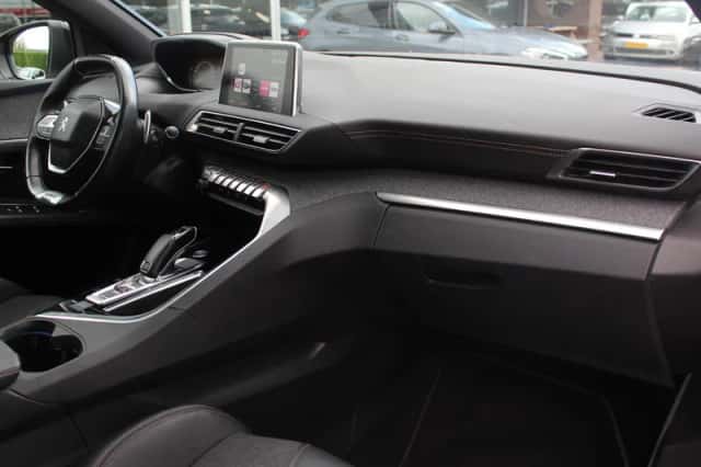 Peugeot 3008 (2017) thumbnail 13