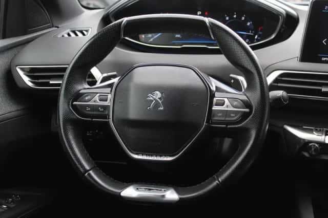 Peugeot 3008 (2017) thumbnail 17