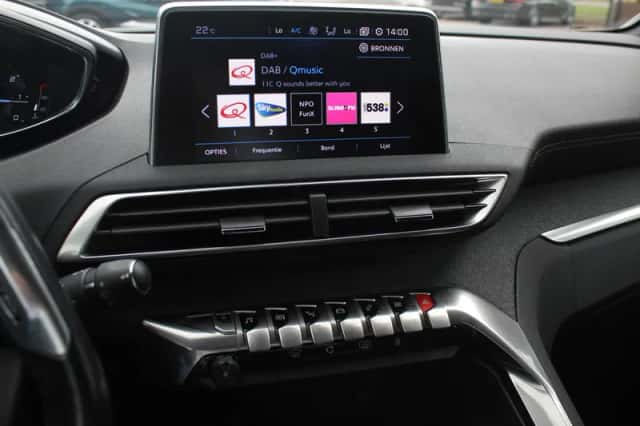 Peugeot 3008 (2017) thumbnail 19