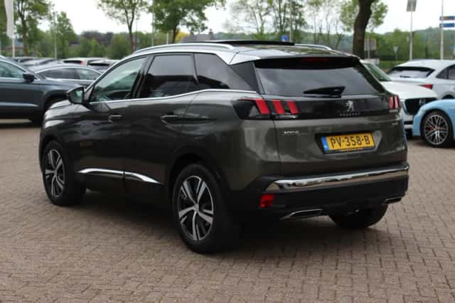 Peugeot 3008 (2017) thumbnail 3