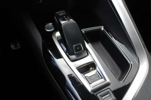 Peugeot 3008 (2017) thumbnail 26