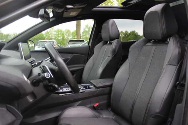 Peugeot 3008 (2017) thumbnail 4