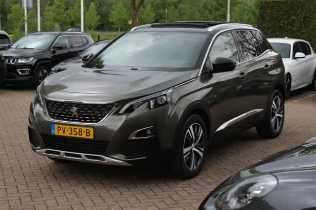 Peugeot 3008 (2017) thumbnail 6