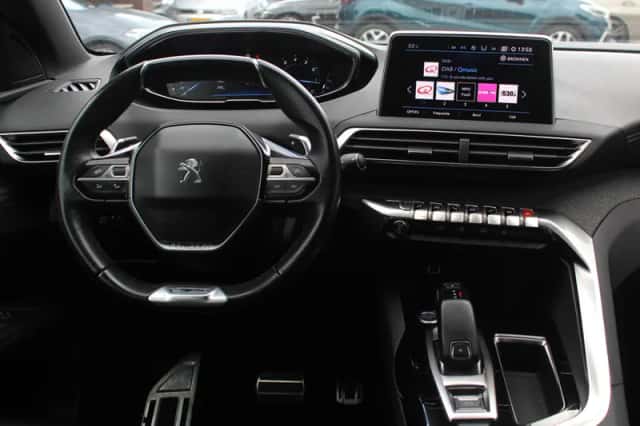 Peugeot 3008 (2017) thumbnail 9