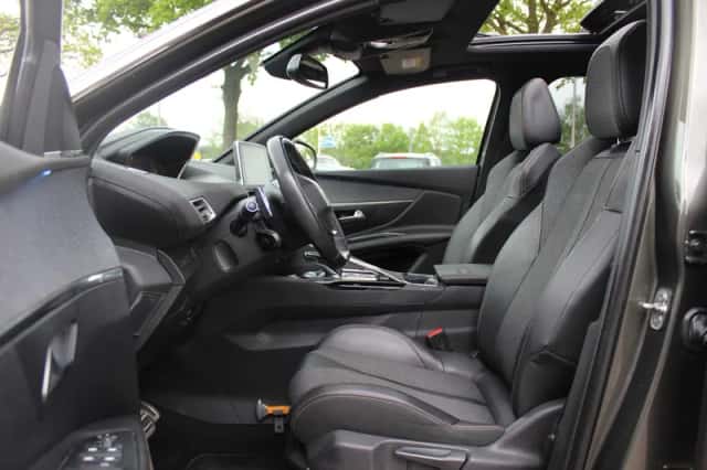 Peugeot 3008 (2017) thumbnail 10