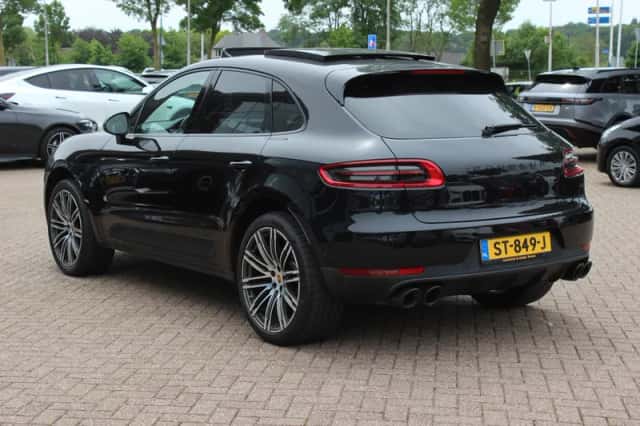 Porsche Macan (2018) thumbnail 3