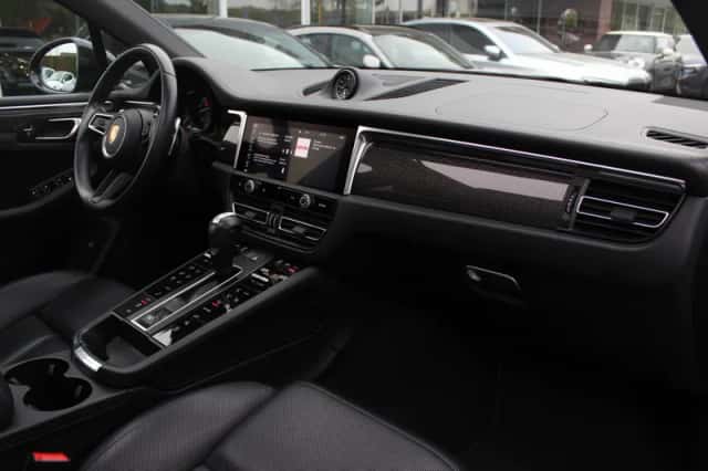 Porsche Macan (2023) thumbnail 13