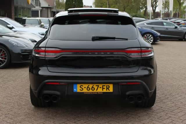 Porsche Macan (2023) thumbnail 15