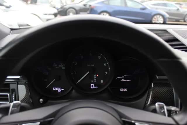 Porsche Macan (2023) thumbnail 18