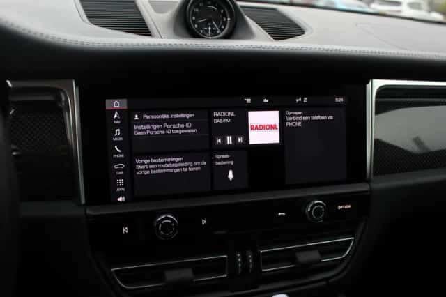 Porsche Macan (2023) thumbnail 19