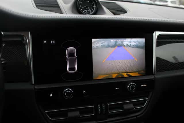 Porsche Macan (2023) thumbnail 20