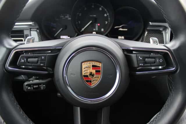 Porsche Macan (2023) thumbnail 29