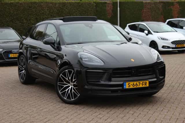 Porsche Macan (2023) thumbnail 34