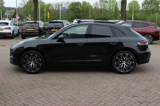 Porsche Macan (2023) thumbnail 7
