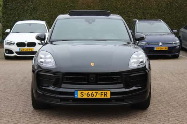 Porsche Macan (2023) thumbnail 8
