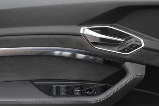 Audi e-tron (2020) thumbnail 22