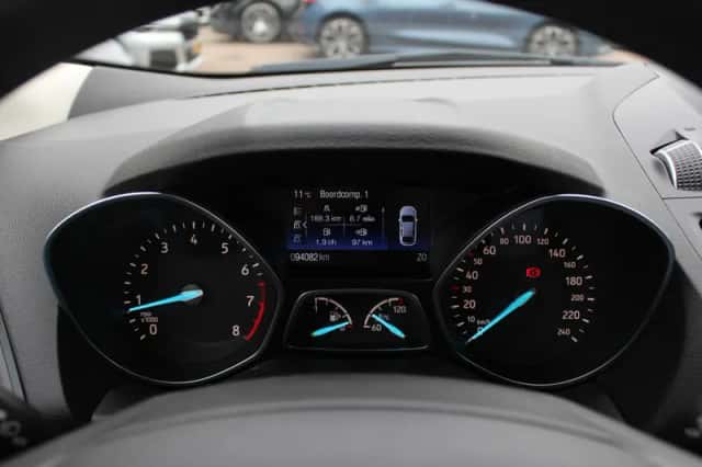 Ford Kuga (2019) thumbnail 18