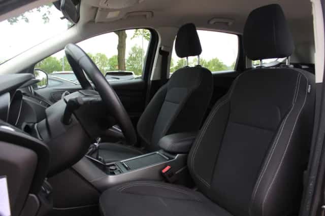 Ford Kuga (2019) thumbnail 4