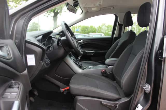 Ford Kuga (2019) thumbnail 10