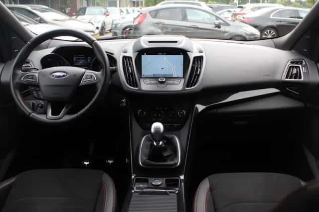Ford Kuga (2017) thumbnail 2