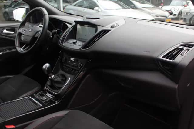 Ford Kuga (2017) thumbnail 13