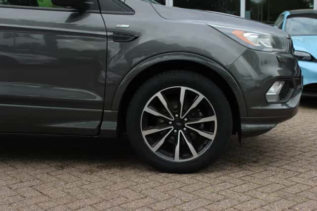 Ford Kuga (2017) thumbnail 14
