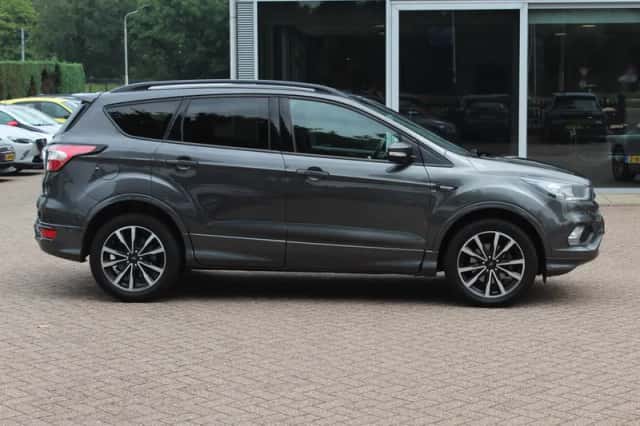 Ford Kuga (2017) thumbnail 5