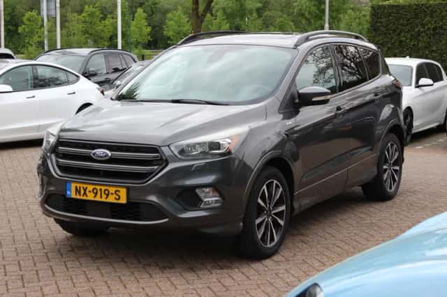 Ford Kuga (2017) thumbnail 6