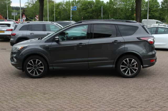 Ford Kuga (2017) thumbnail 7