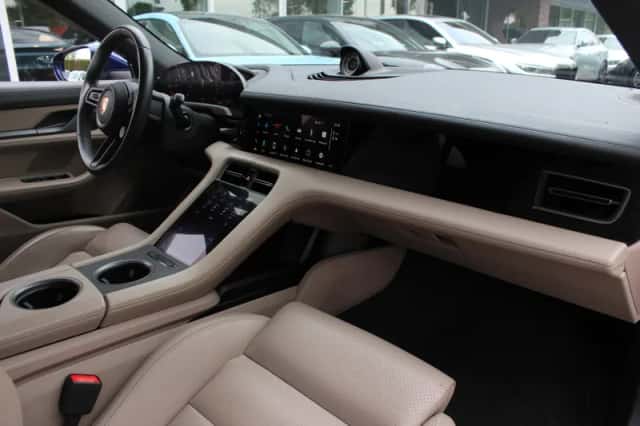 Porsche Taycan (2023) thumbnail 14