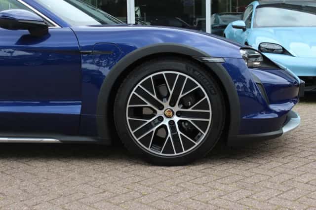 Porsche Taycan (2023) thumbnail 15