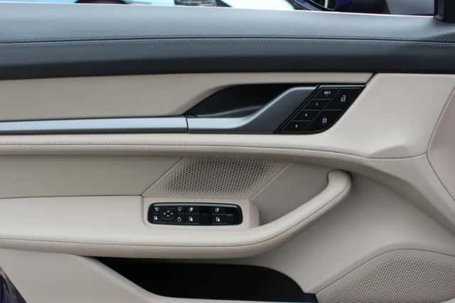 Porsche Taycan (2023) thumbnail 33