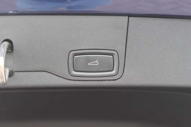 Porsche Taycan (2023) thumbnail 34