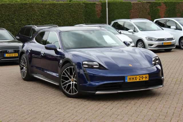 Porsche Taycan (2023) thumbnail 35