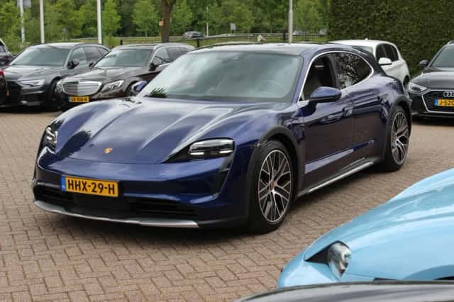 Porsche Taycan (2023) thumbnail 7