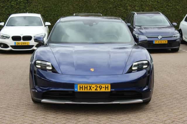 Porsche Taycan (2023) thumbnail 9