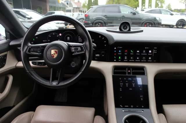 Porsche Taycan (2023) thumbnail 10