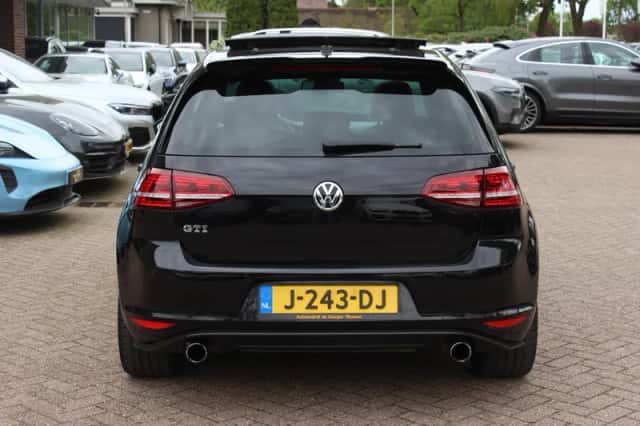Volkswagen Golf (2016) thumbnail 15