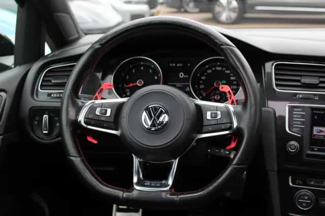 Volkswagen Golf (2016) thumbnail 16