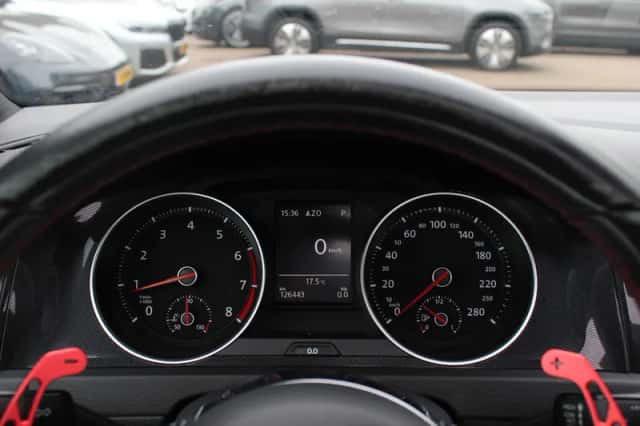 Volkswagen Golf (2016) thumbnail 17