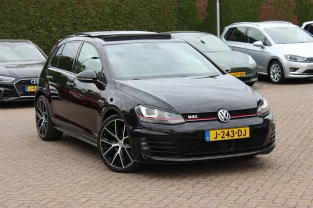 Volkswagen Golf (2016) thumbnail 32
