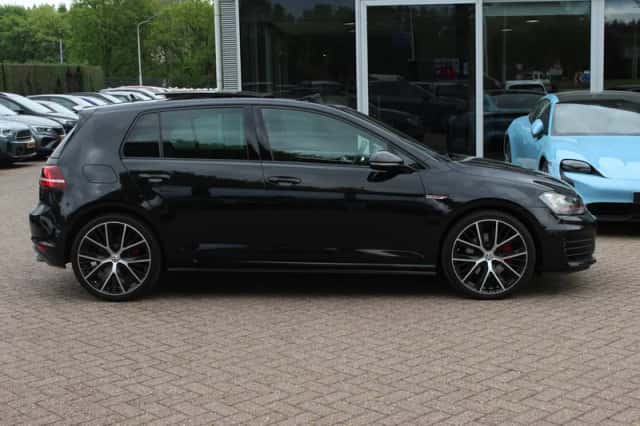 Volkswagen Golf (2016) thumbnail 5