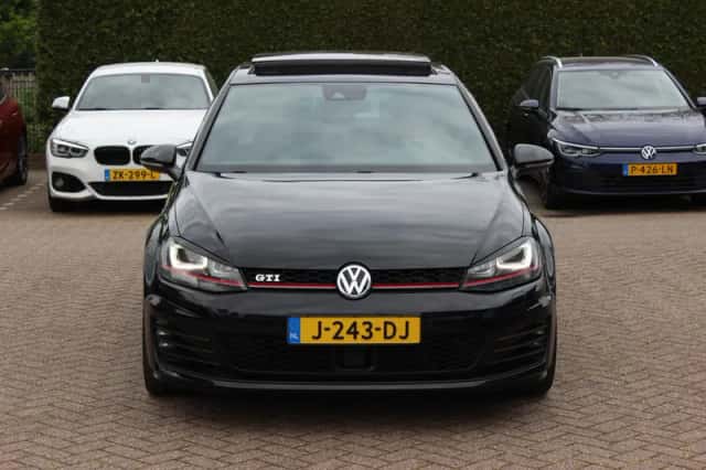 Volkswagen Golf (2016) thumbnail 8