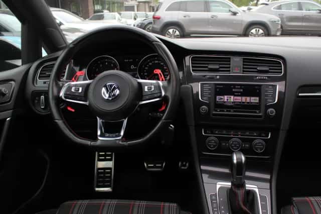 Volkswagen Golf (2016) thumbnail 9